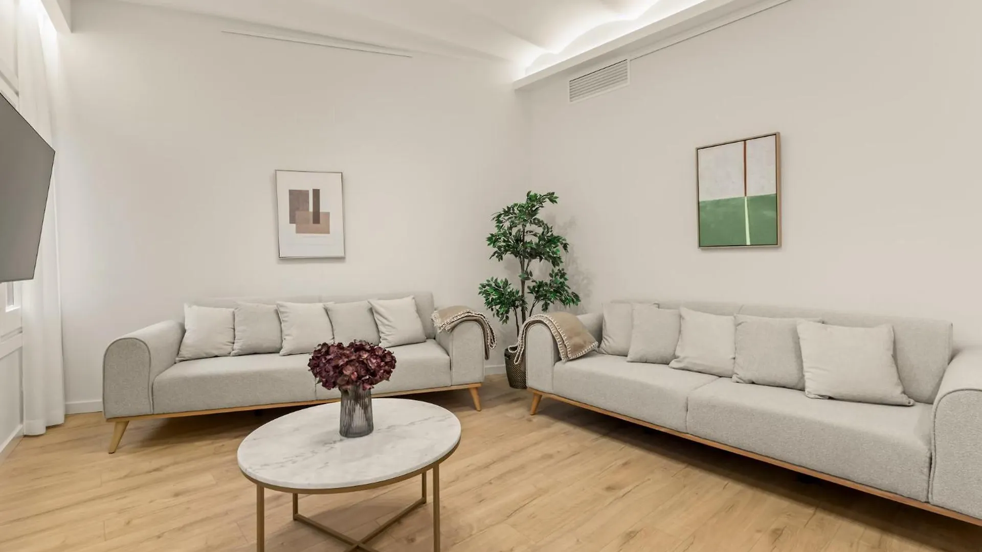 Modern & Stylish Apartment In Barcelona