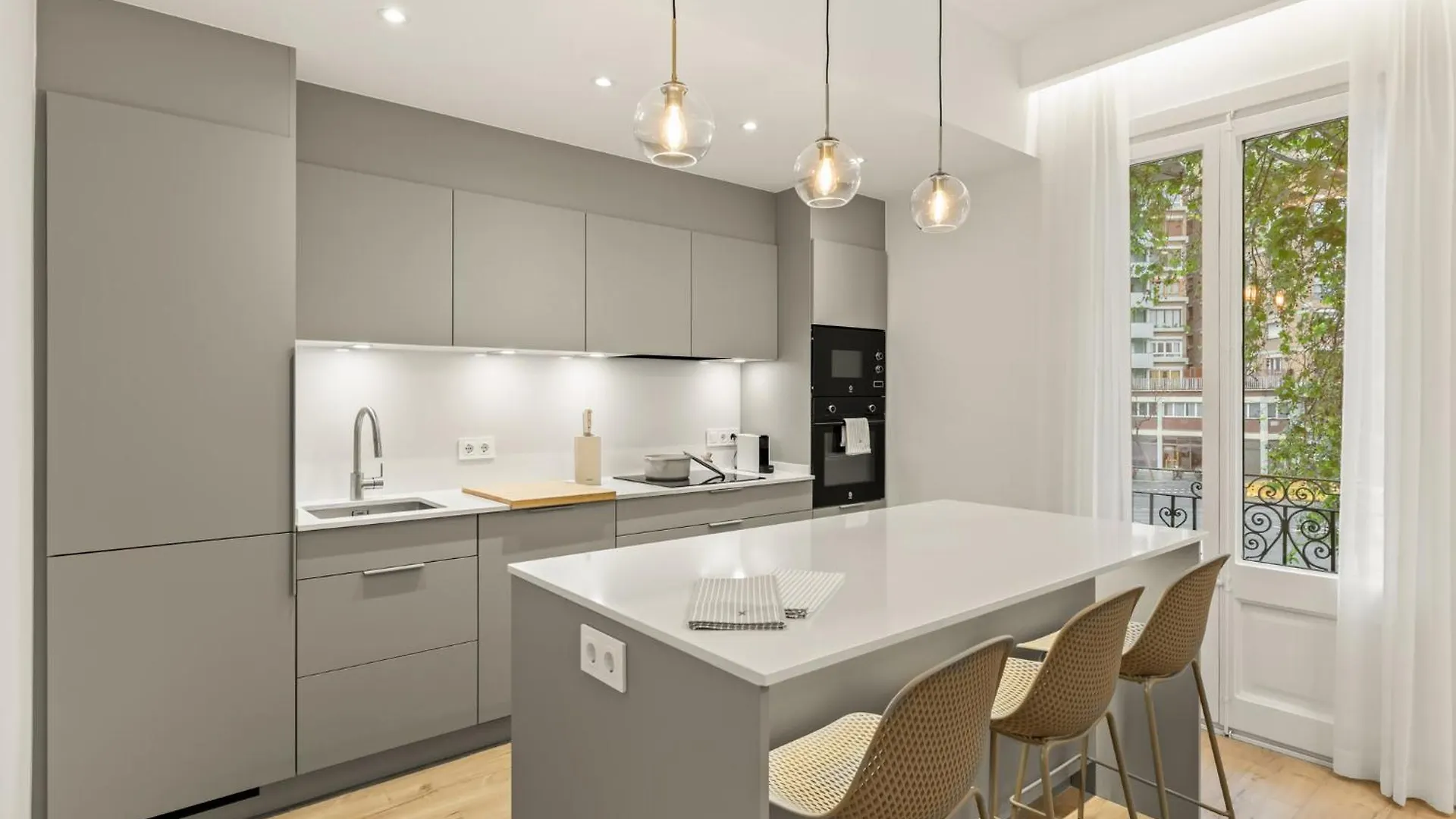 Modern & Stylish Apartment In Barcelona 0*,