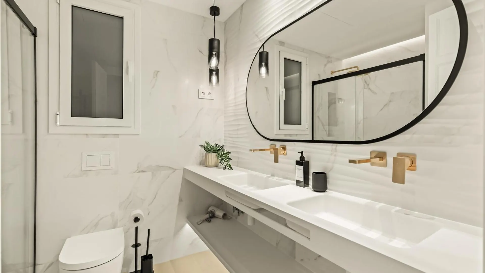 Modern & Stylish Apartment In Barcelona