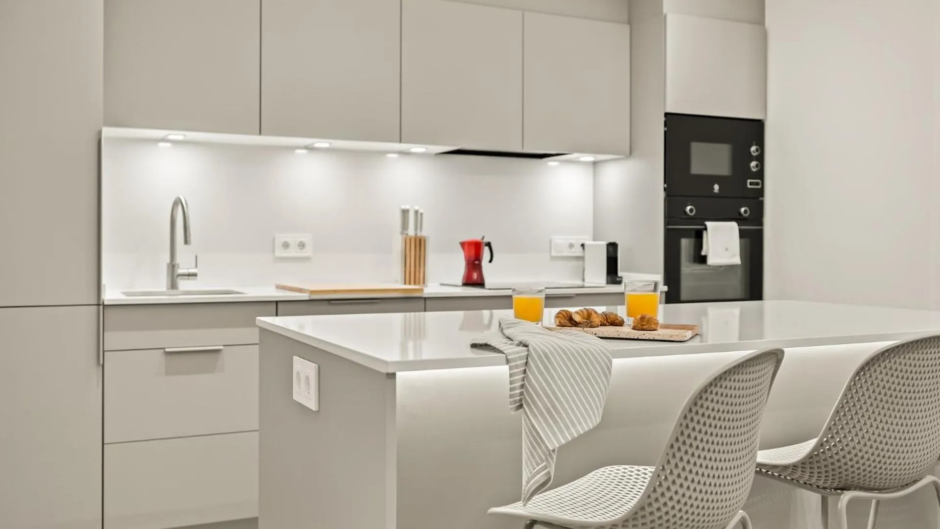 Modern & Stylish Apartment In Barcelona Spain