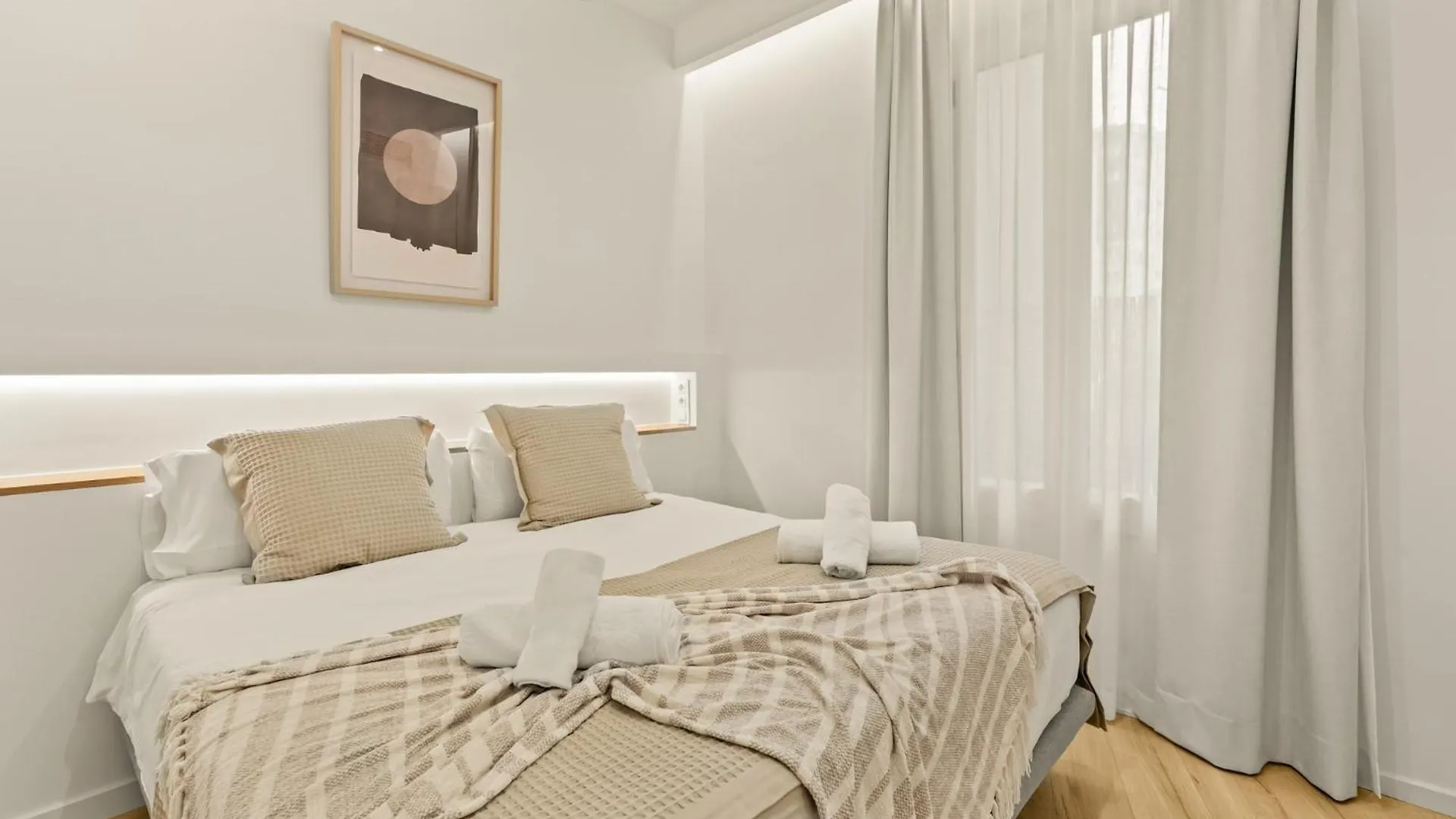 Modern & Stylish Apartment In Barcelona