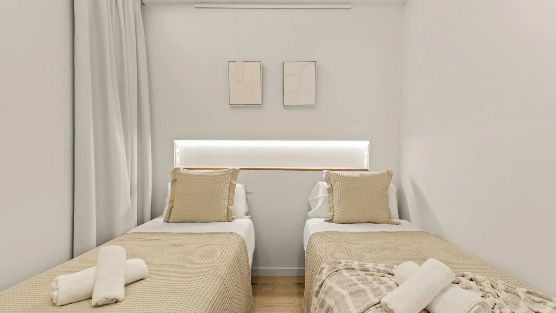 Modern & Stylish Apartment In Barcelona