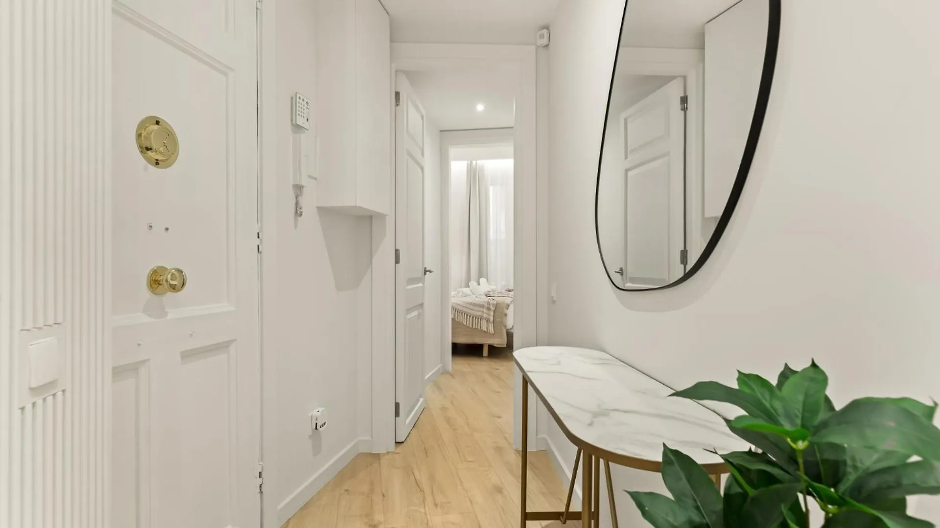 Modern & Stylish Apartment In Barcelona